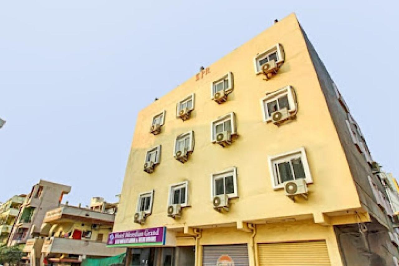 Oyo 83571 Meredian Grand Hotel 3*