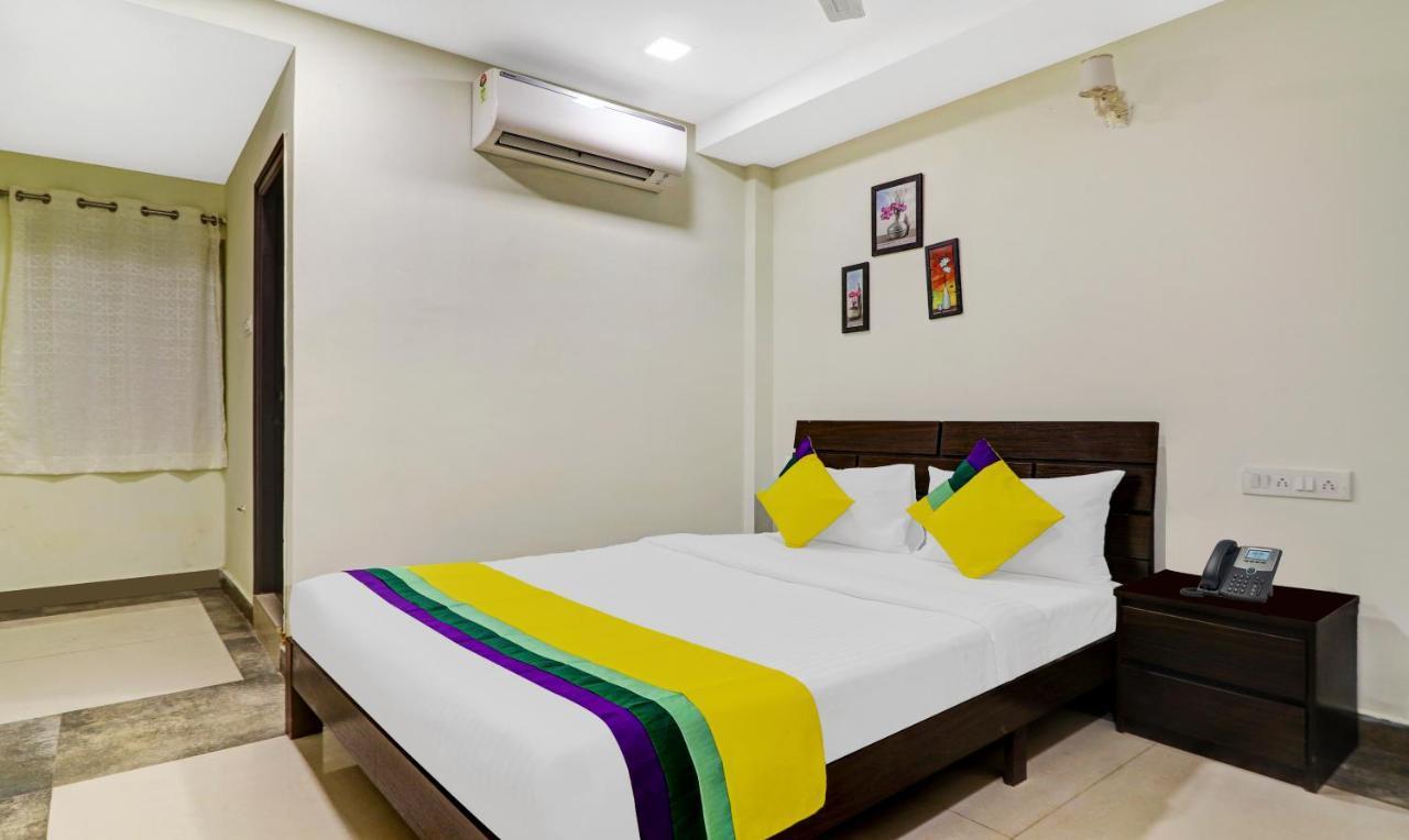Itsy Infinity, Hitech Hotel