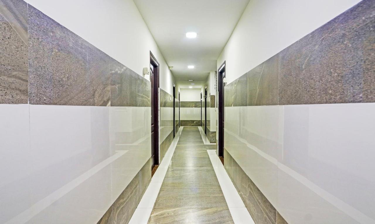 Itsy Infinity, Hitech Hotel