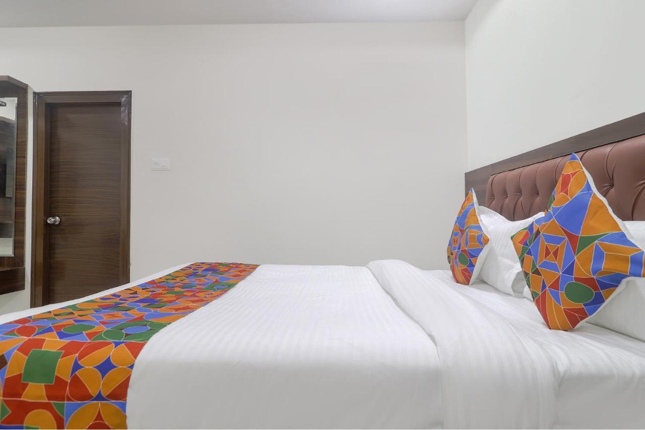Hotel Fabhotel Unique Stays