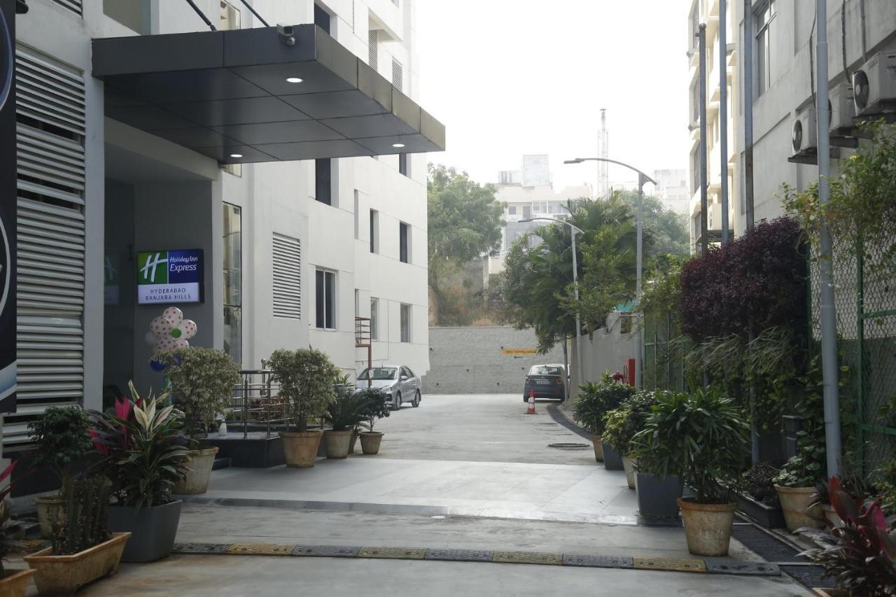 Hotel Express Banjara Hills By Ihg