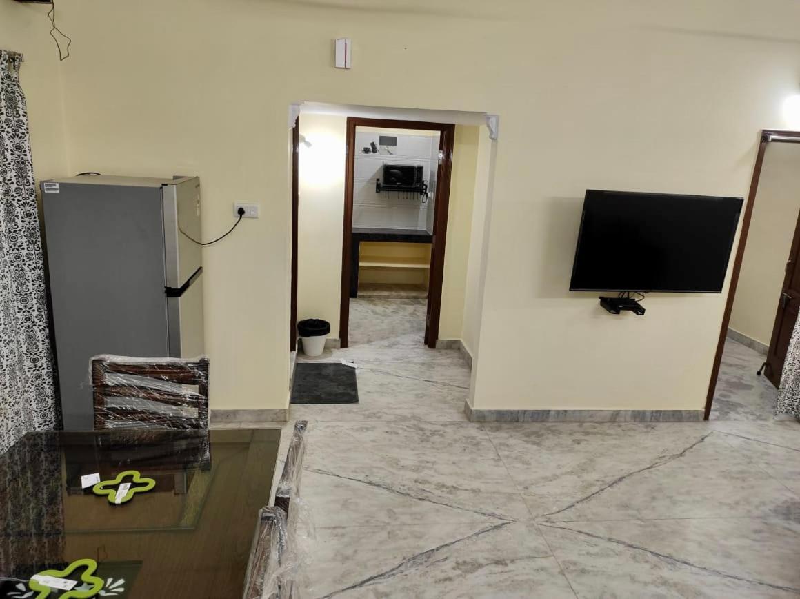 To Explore Food, History & Shopping Apartment