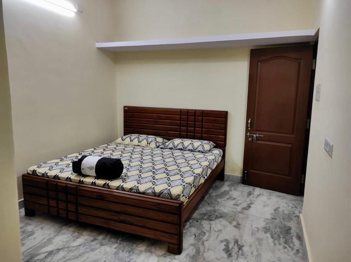 To Explore Food, History & Shopping Apartment