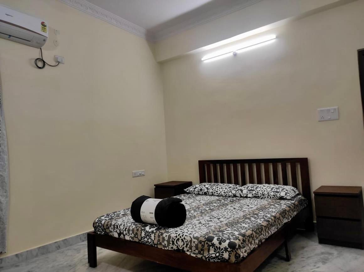 To Explore Food, History & Shopping Apartment