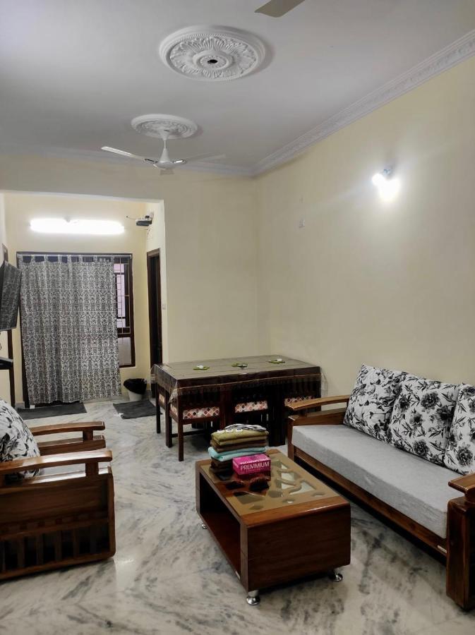 To Explore Food, History & Shopping Apartment