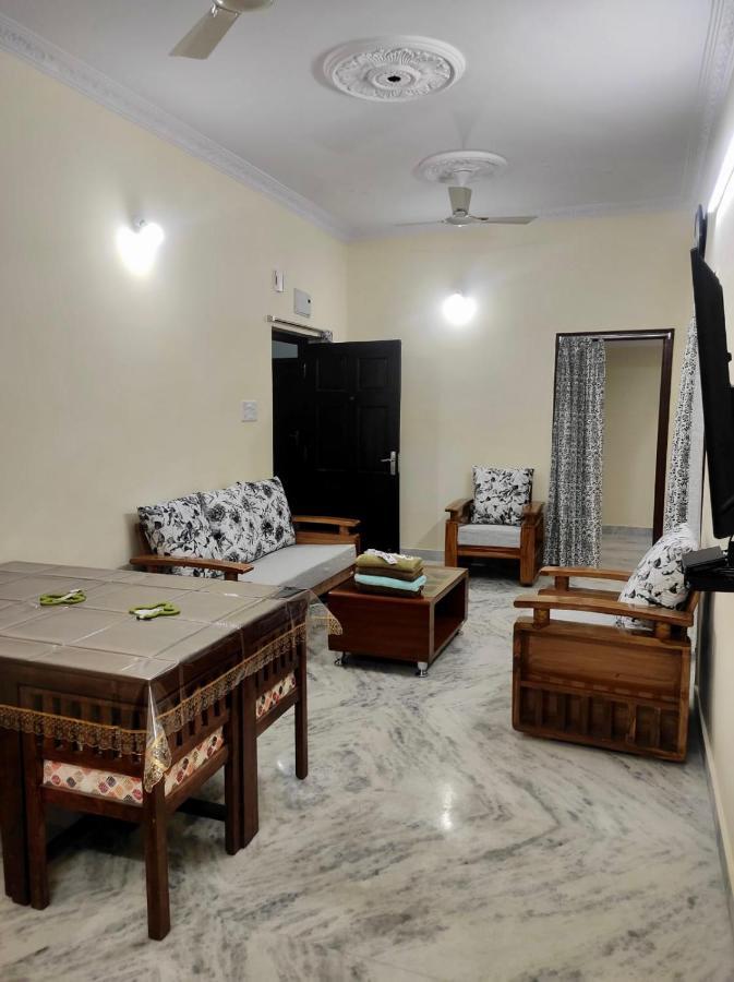 To Explore Food, History & Shopping Apartment
