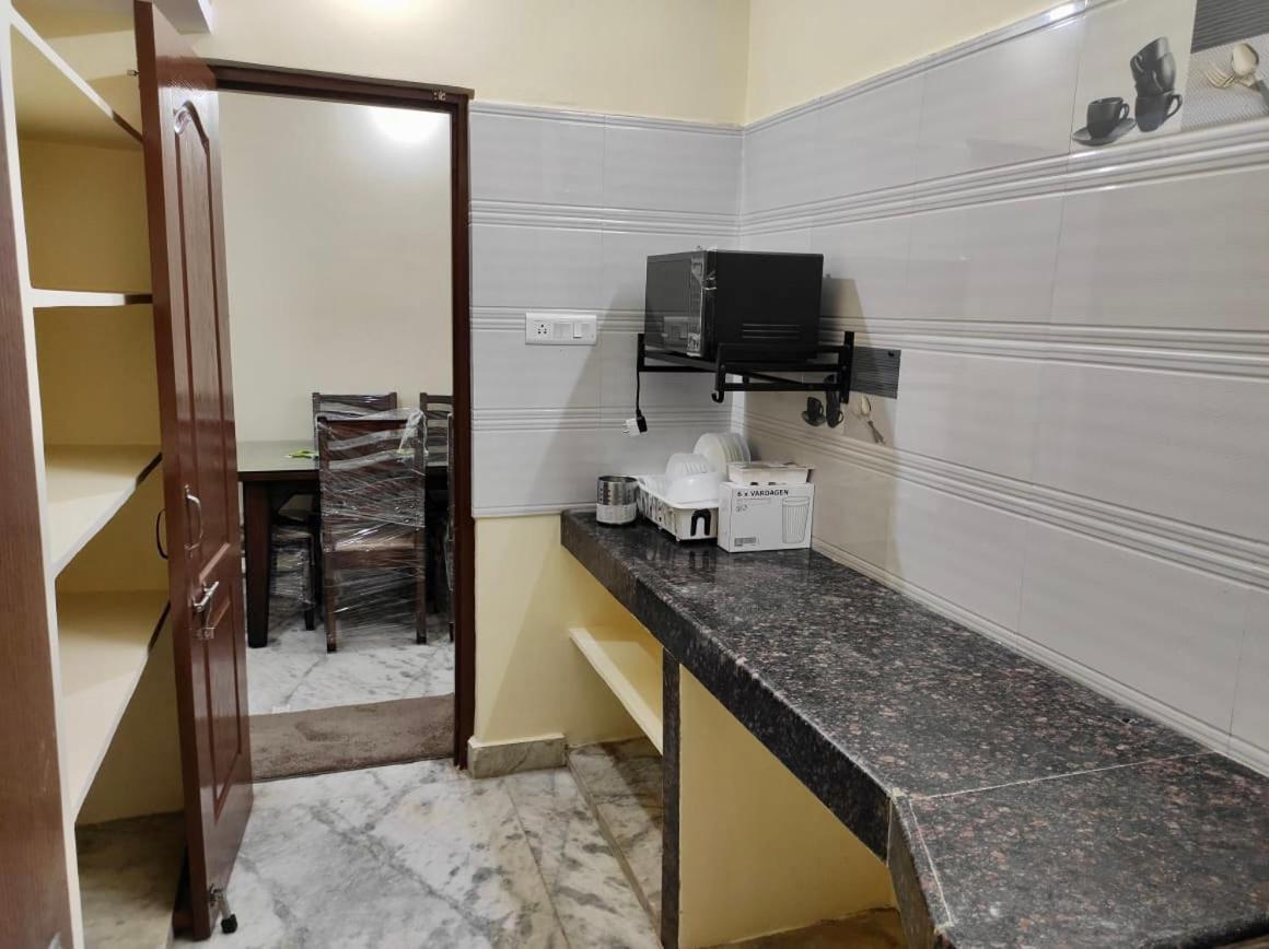 To Explore Food, History & Shopping Hyderabad