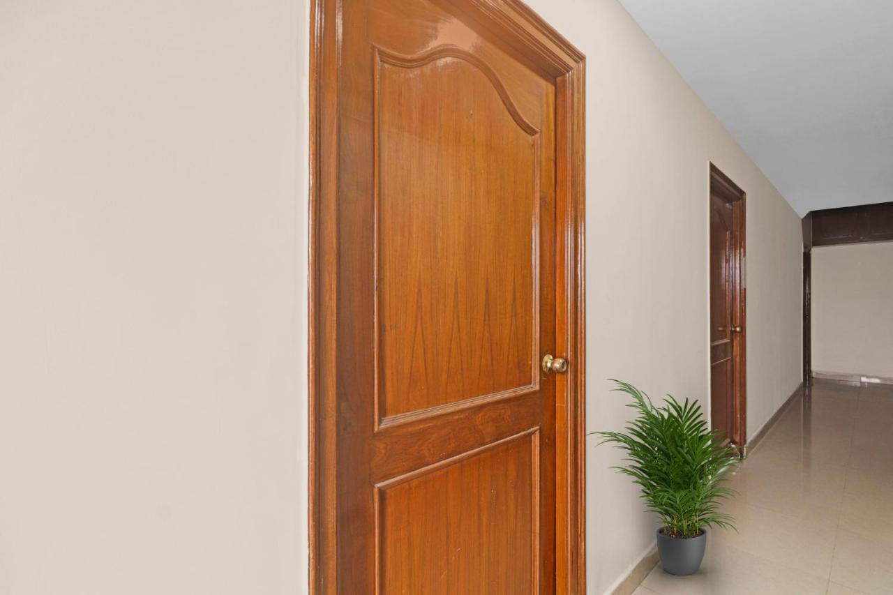 Hotel Oyo Altima Suites Near Ayyapa Society 3*