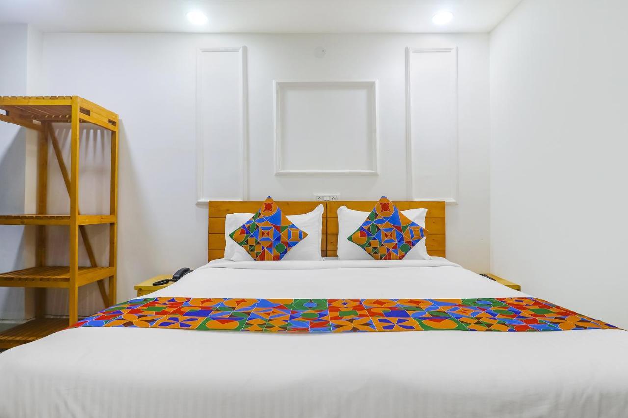 Fabhotel Leaf