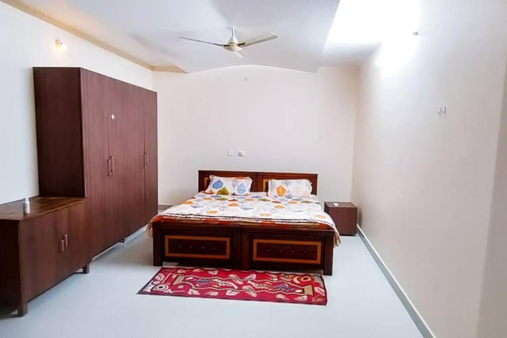 Servostay Kukatpally Spacious 5 Bhk Duplex In Vivekananda Nagar With Parking Hyderabad