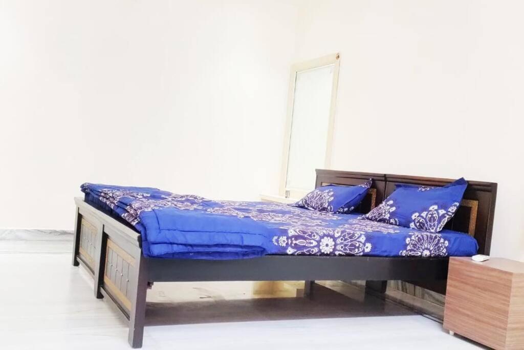 Servostay Kukatpally Spacious 5 Bhk Duplex In Vivekananda Nagar With Parking * Hyderabad