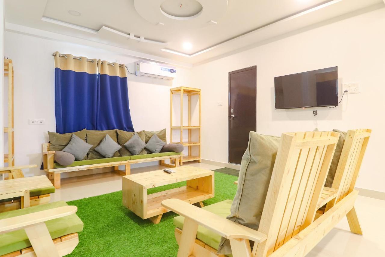 Fabhotel Leaf