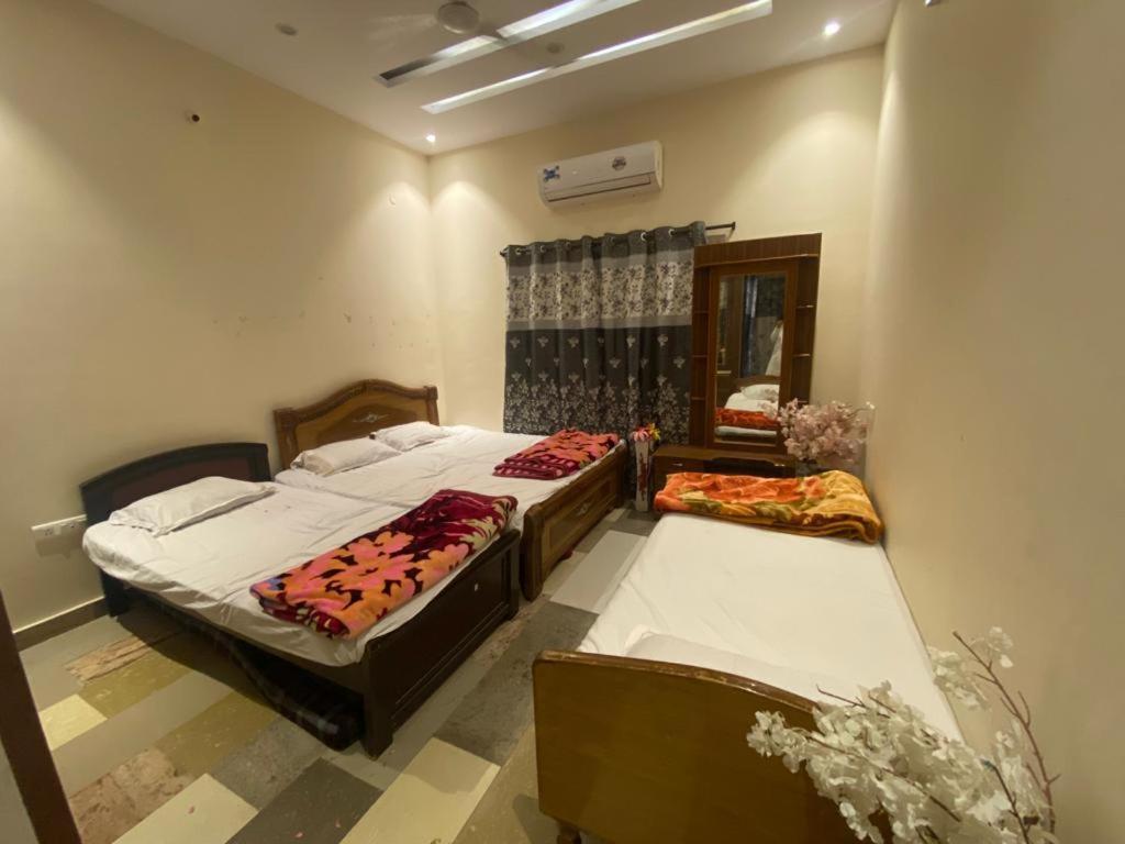 Visitors Lounge By Mmg - 2&3bhk Furnished - Rd 12 Banjara Hills Apartment Hyderabad