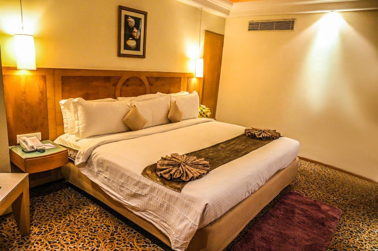 Hotel Katriya And Tower