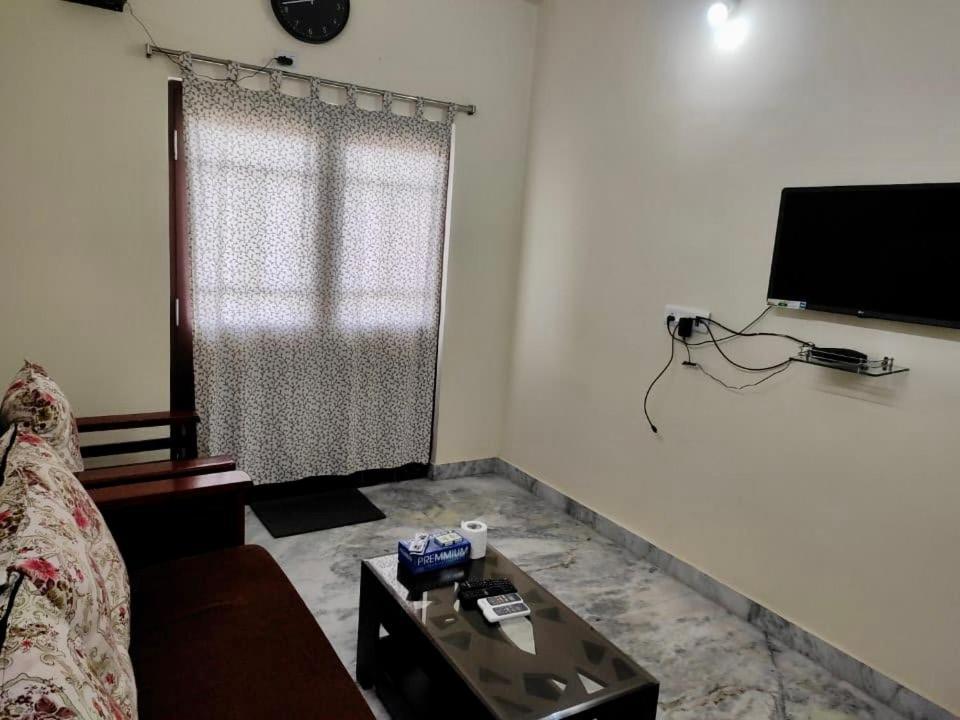 Apartment To Explore Food, History & Shopping