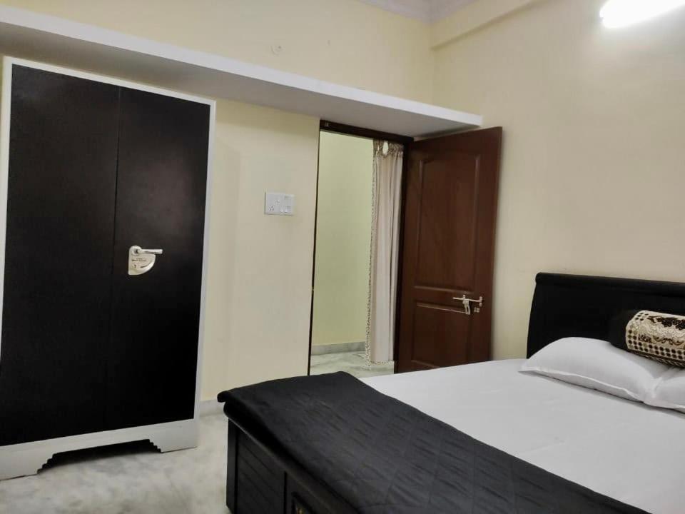 To Explore Food, History & Shopping Apartment