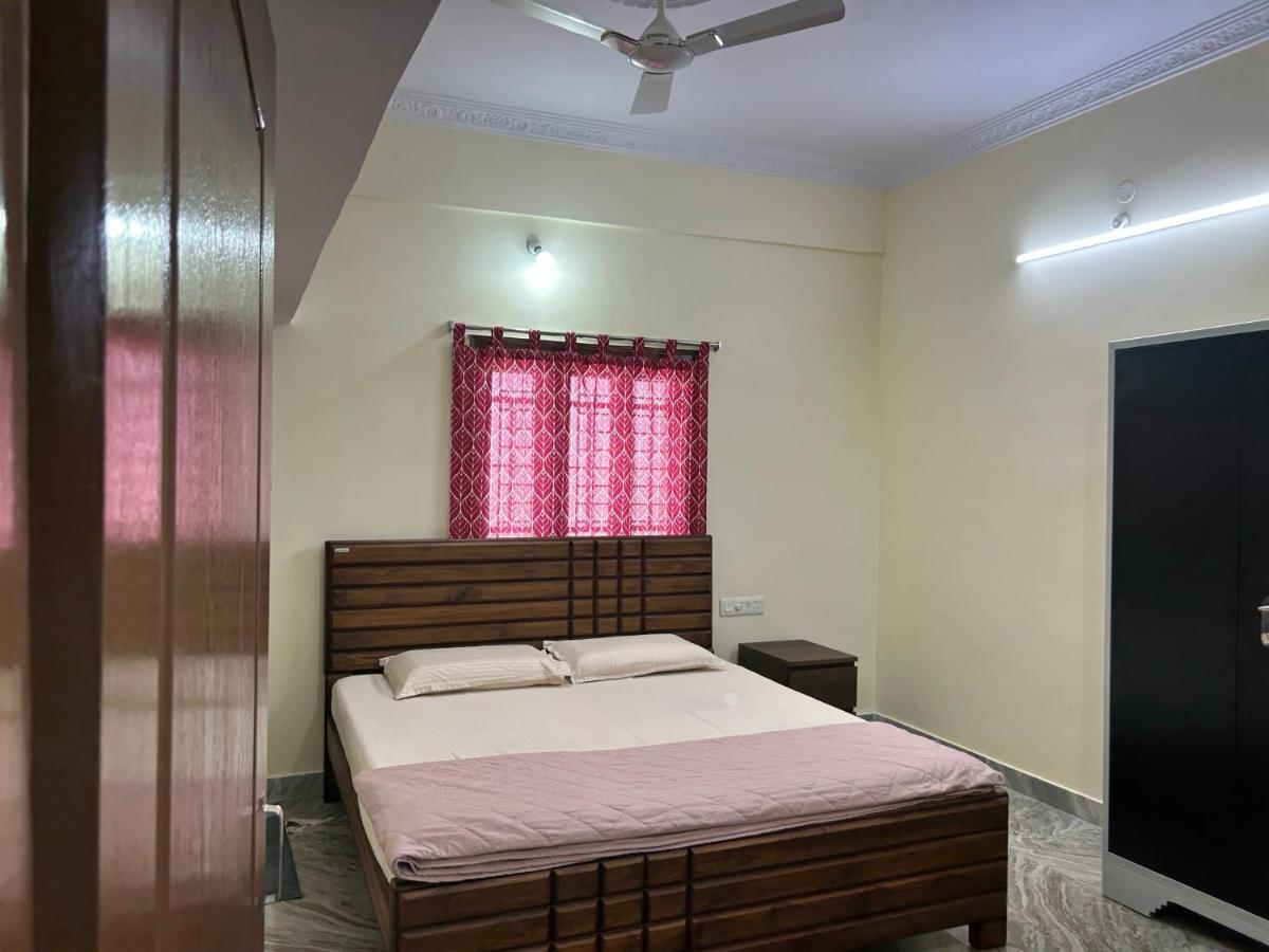 Apartment To Explore Food, History & Shopping