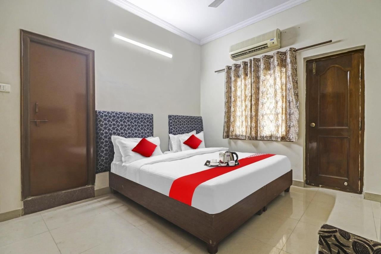 Oyo Altima Suites Near Ayyapa Society 3*