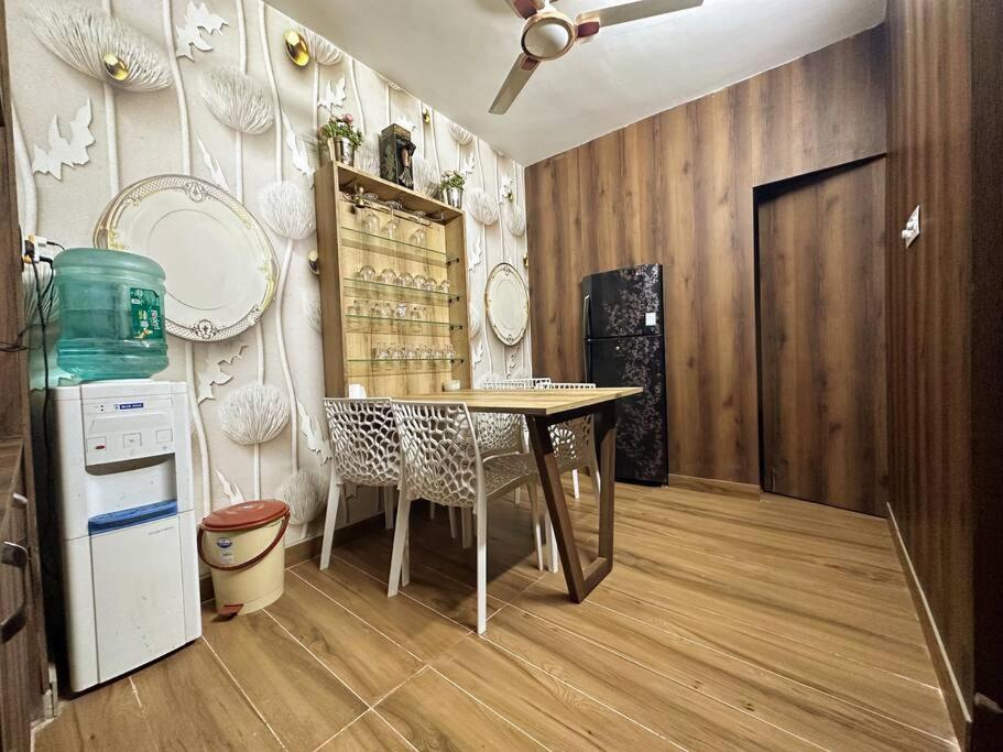 Bms - 2 Bhk Lux Ac Only For Family's Apartment Hyderabad