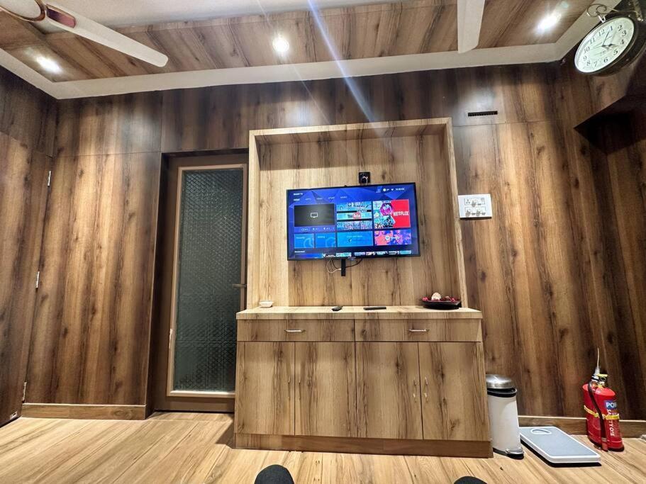 Bms - 2 Bhk Lux Ac Only For Family's *