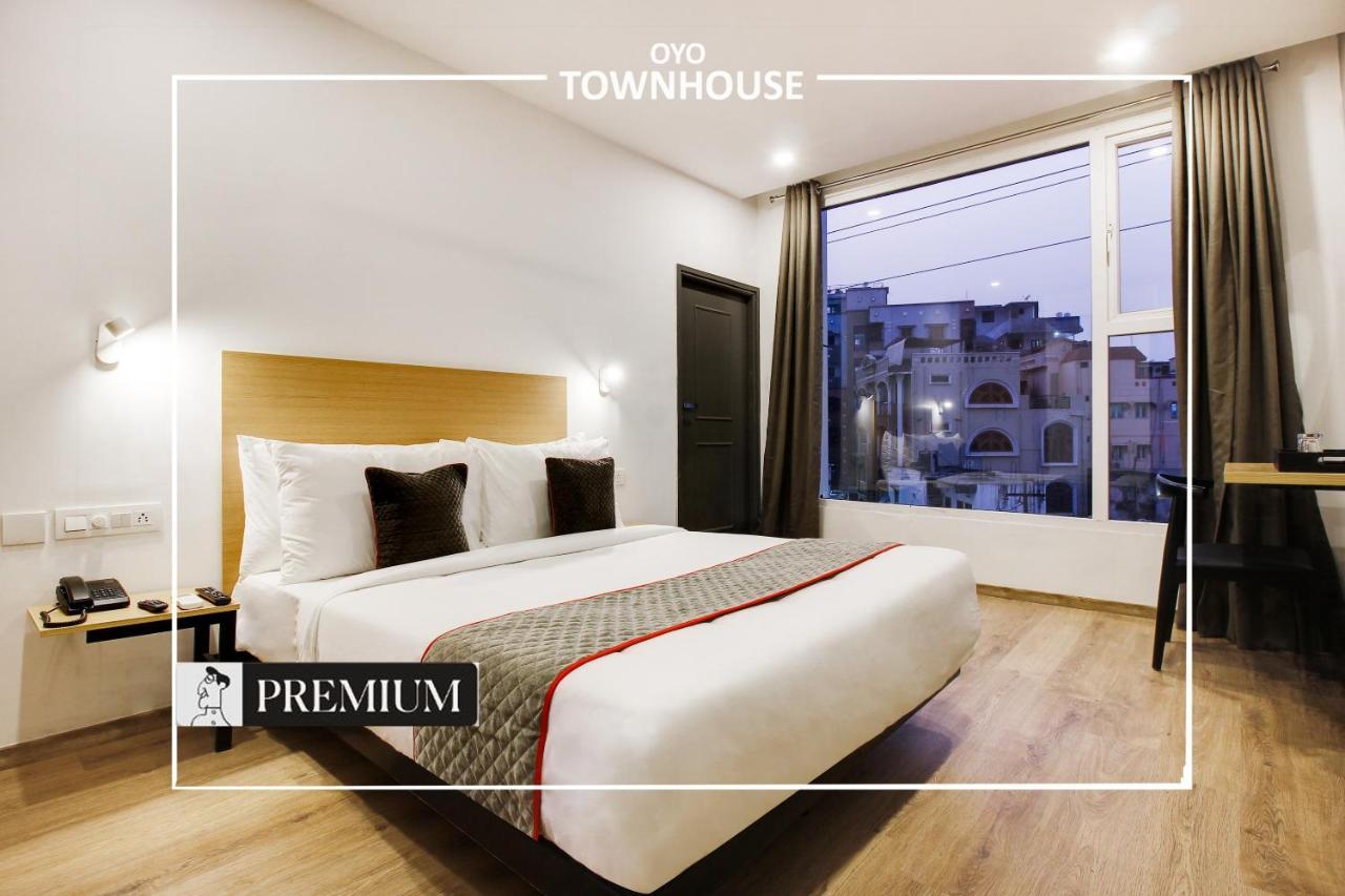 Hotel Super Townhouse Moosapet Rcc Prime Hyderabad