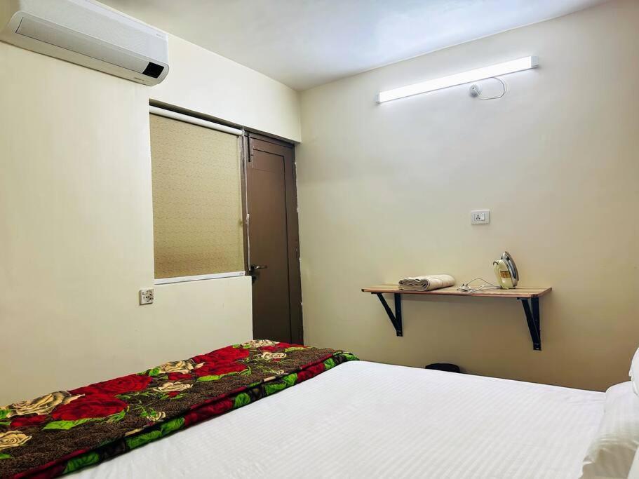 Bms - 2 Bhk Lux Ac Only For Family's Apartment Hyderabad