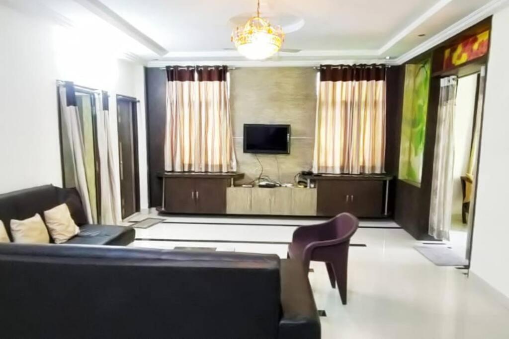 9 Bhk Entire Building In Kphb With Free Parking Apartment *