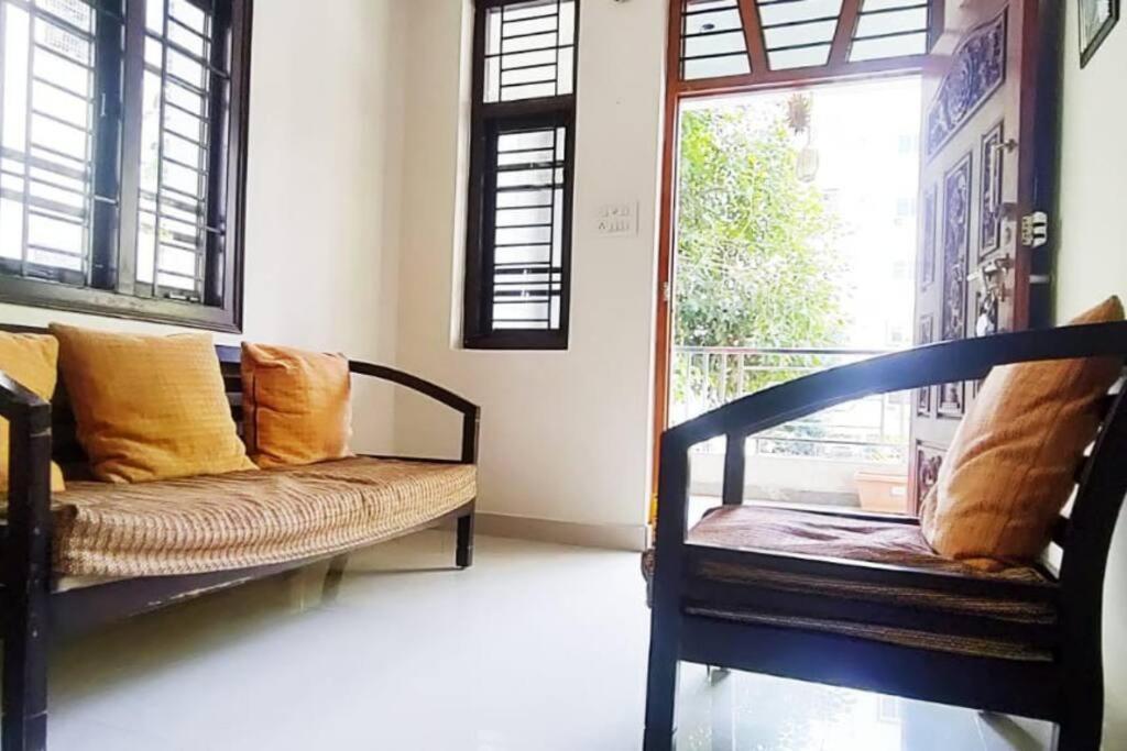 Apartment 9 Bhk Entire Building In Kphb With Free Parking *