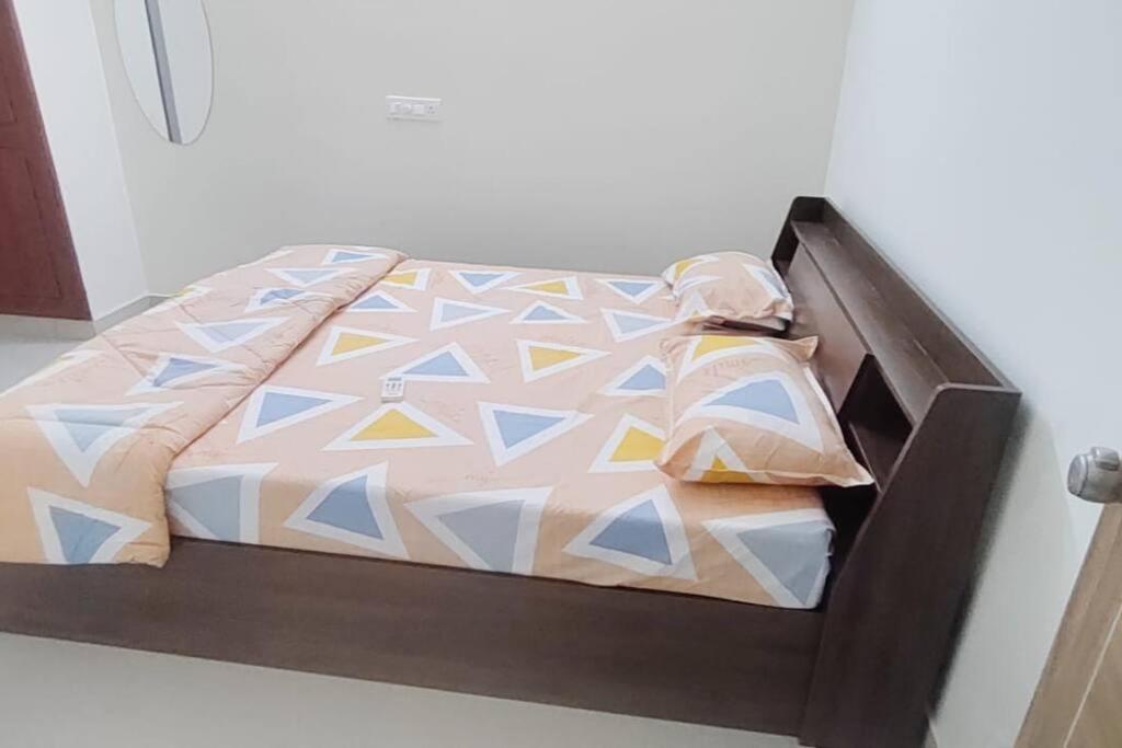 Servostay 2 Bhk Fully Furnished In Hafeezpet #302 * Hyderabad