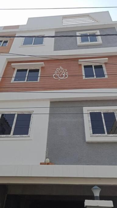 Apartment Servostay 2 Bhk Fully Furnished In Hafeezpet #301 *