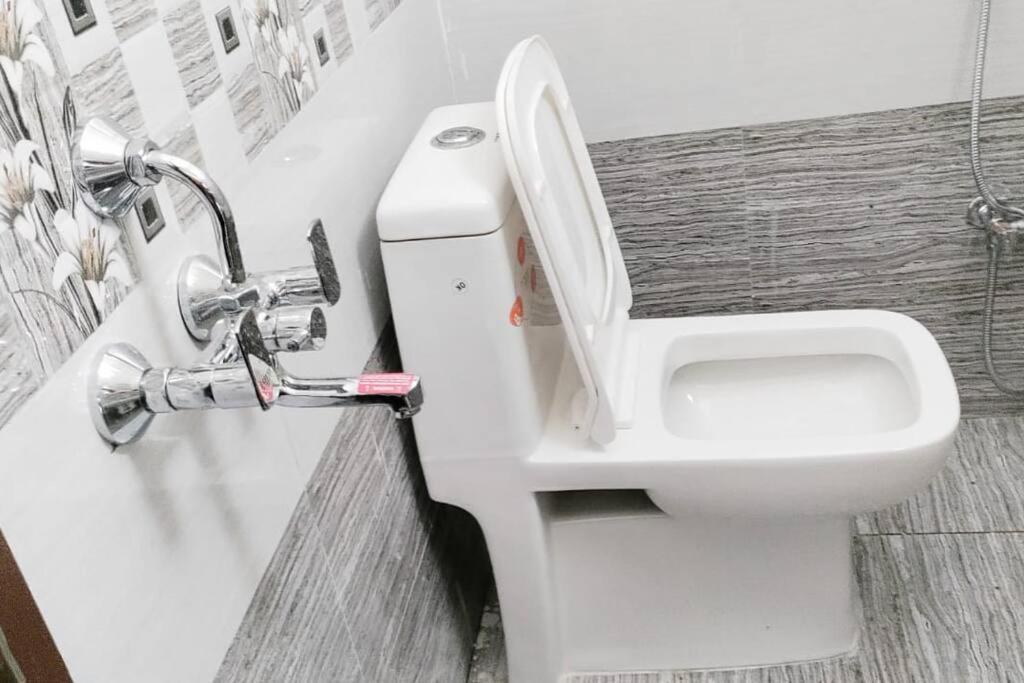 Servostay 2 Bhk Fully Furnished In Hafeezpet #301 Apartment *