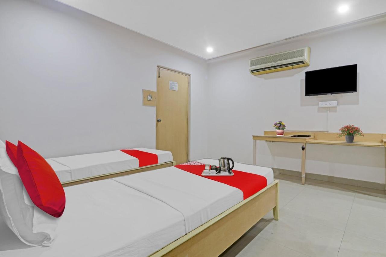 O Padmini Near Lakdikapool Metro Station Hotel 3*