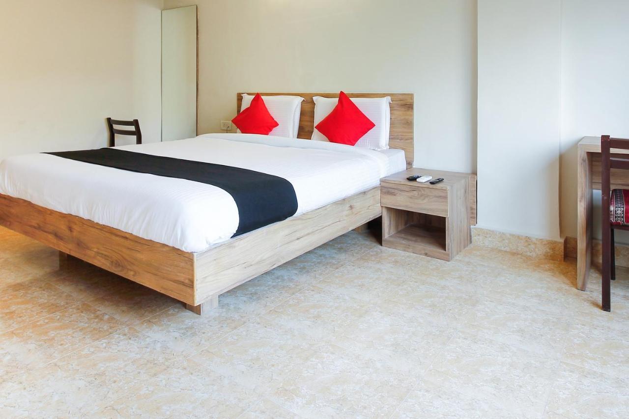 Capital O Sri Suprabhat Grand Near Kachiguda Railway Station 3*
