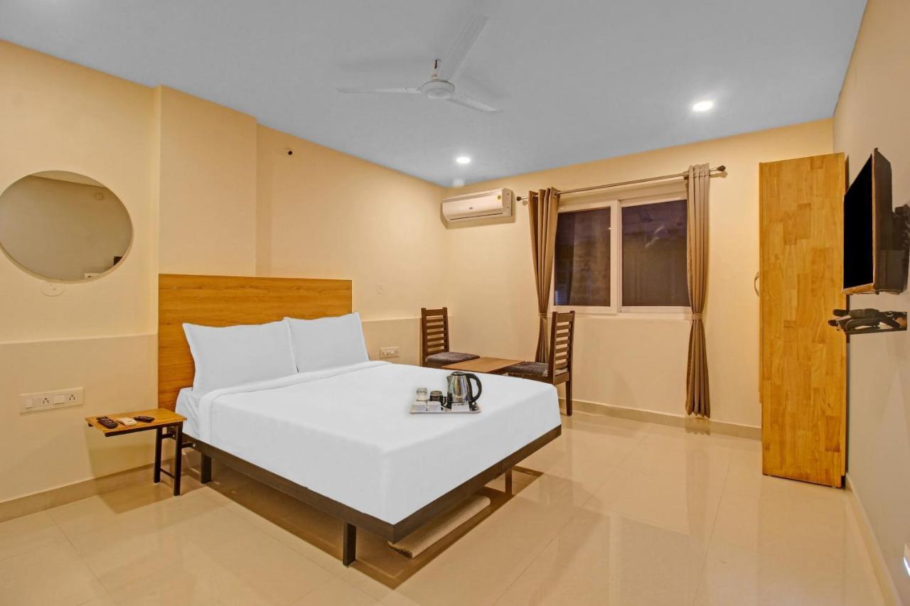 Super Townhouse Whiteridge Gachibowli Near Aig Hospital 4* Hyderabad