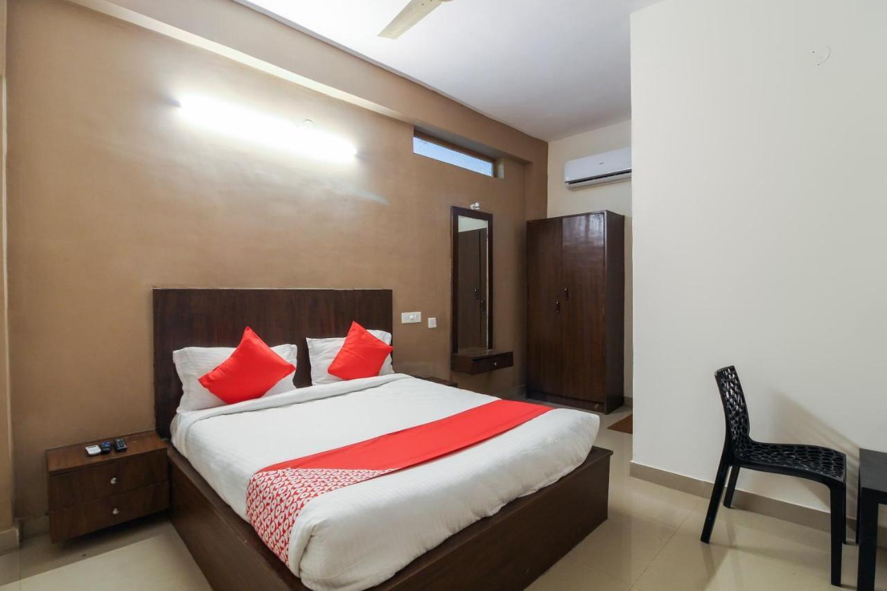 Spot On Gopi Mini Near Erragadda Metro Station Hotel 3*