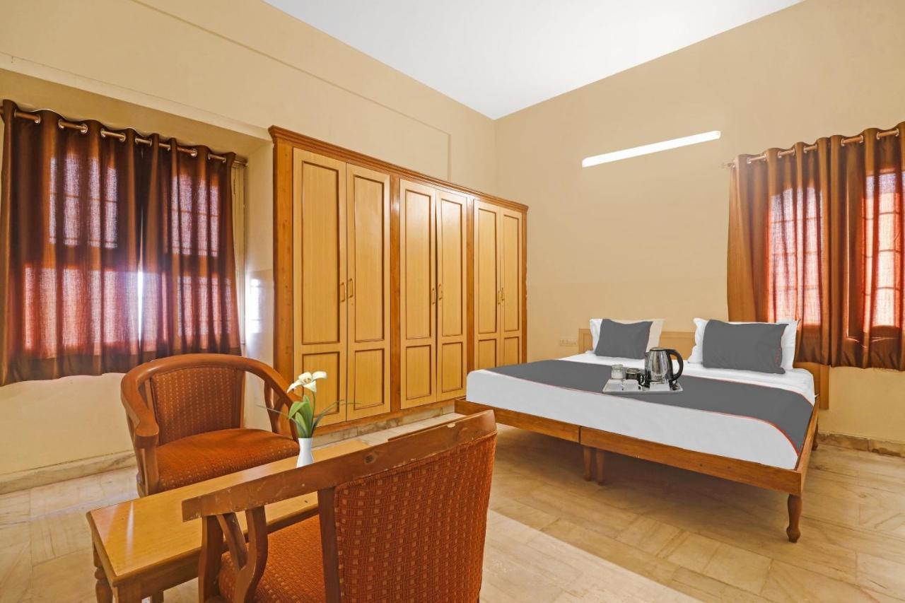 Hotel Capital O Samrat Palace Near Nampally Station