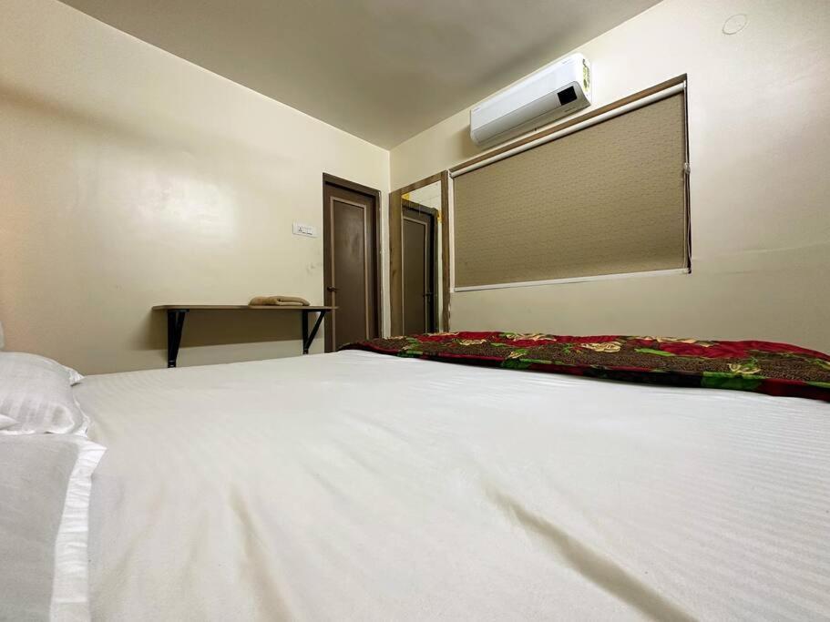 Bms - 2 Bhk Lux Ac Only For Family's Apartment Hyderabad