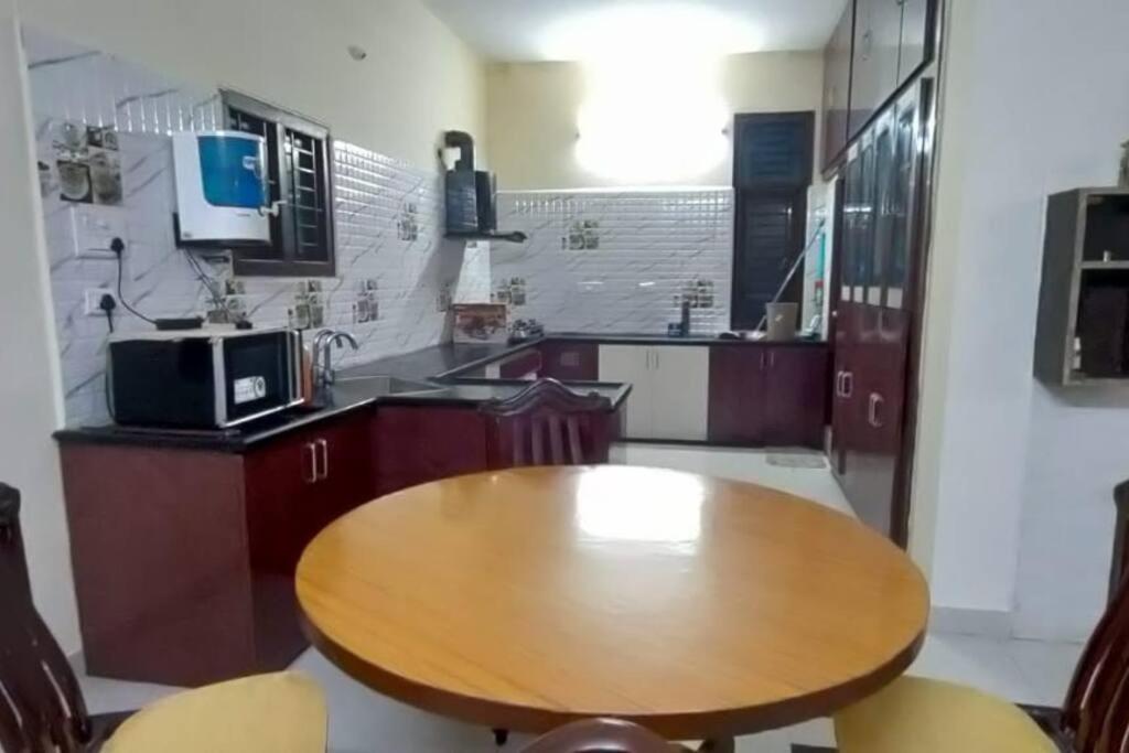 Apartment 9 Bhk Entire Building In Kphb With Free Parking