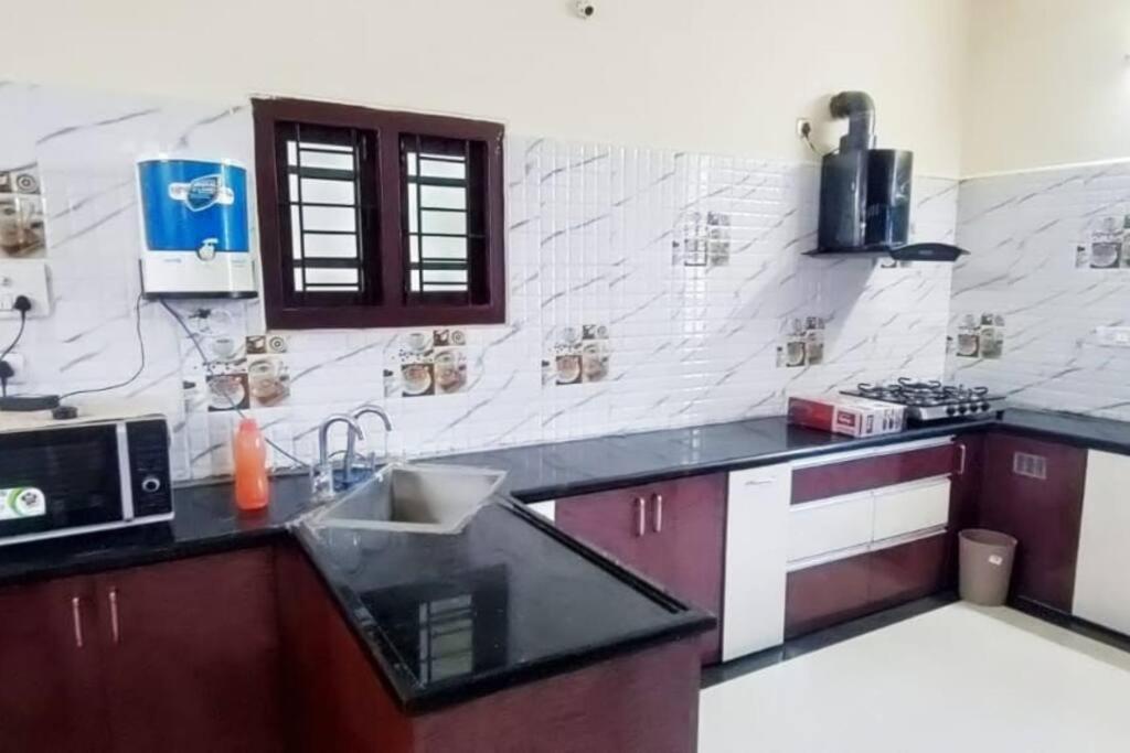 Apartamento 9 Bhk Entire Building In Kphb With Free Parking