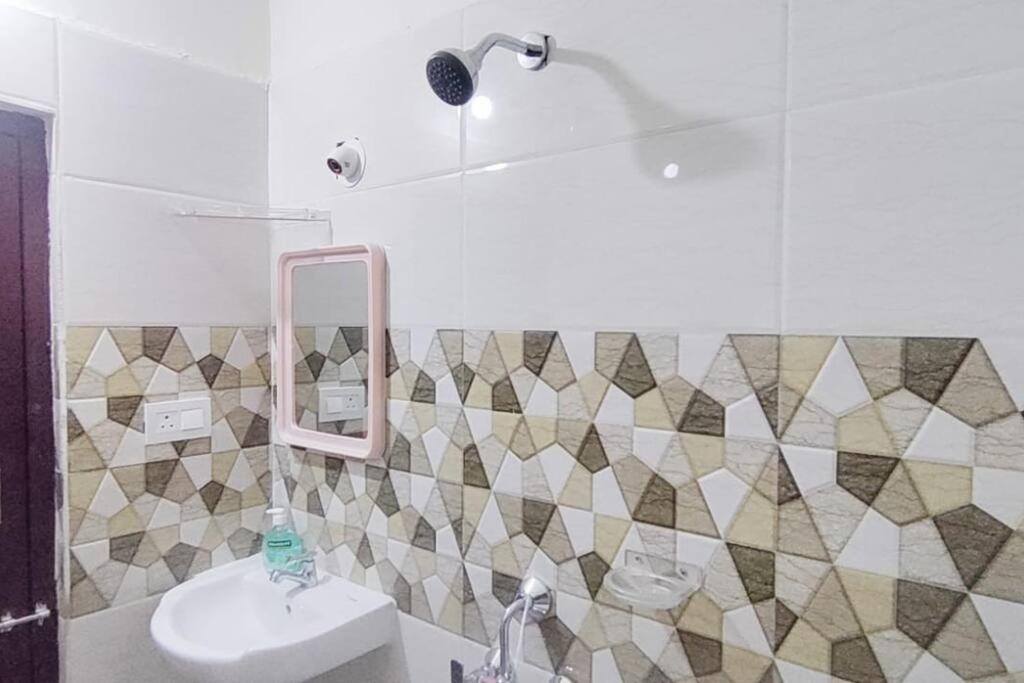 Servostay 2 Bhk Fully Furnished In Hafeezpet #301 Apartment