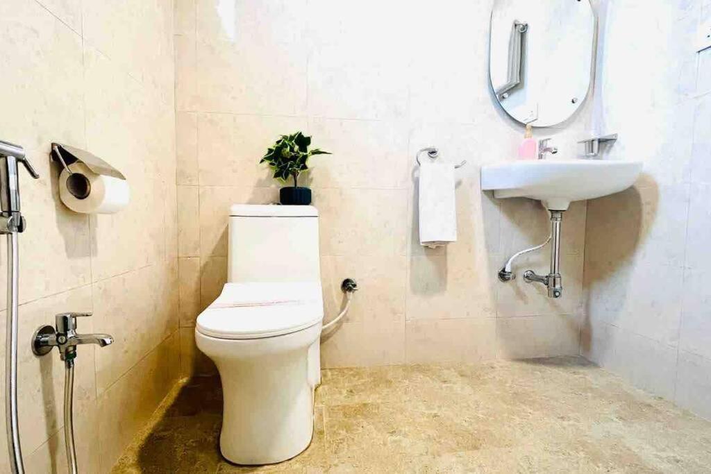 Bluo Gachibowli - Terrace Garden, Lift Apartment