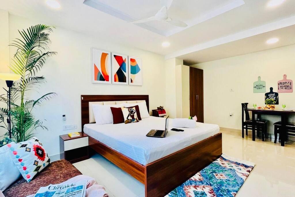 Bluo Gachibowli - Terrace Garden, Lift Apartment *