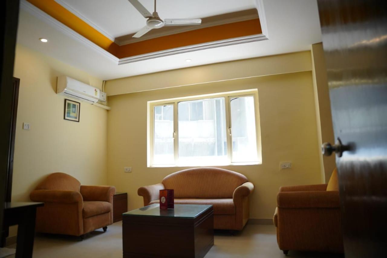 Blossoms Holidays Plaza- Free One Meal 3* Hyderabad