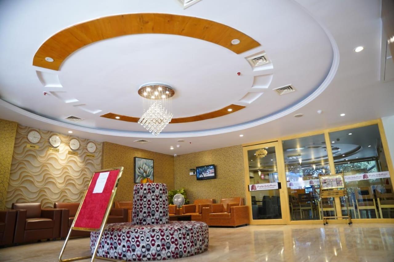 Blossoms Holidays Plaza- Free One Meal Hotel