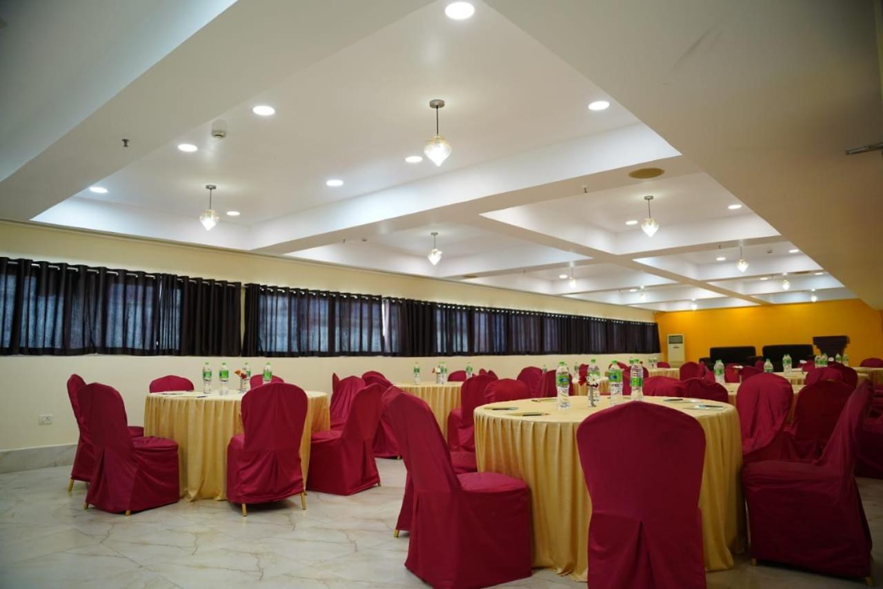 Hotel Blossoms Holidays Plaza- Free One Meal Hyderabad