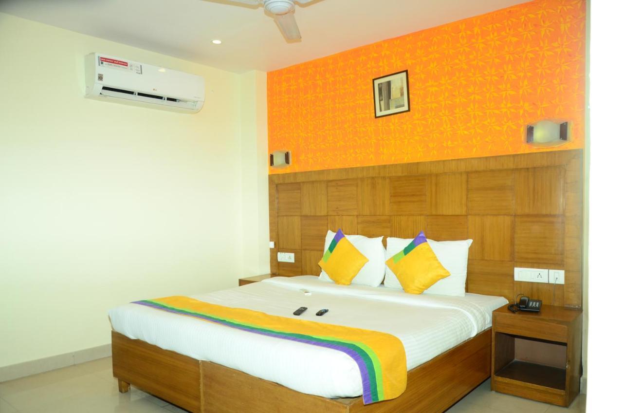 Blossoms Holidays Plaza- Free One Meal Hotel