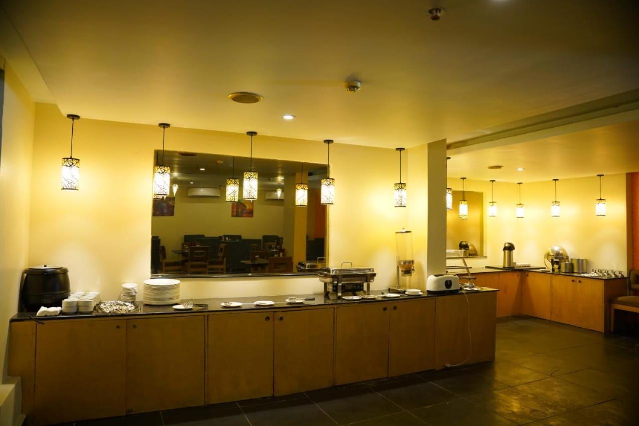 Blossoms Holidays Plaza- Free One Meal Hotel 3*