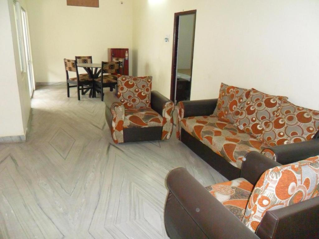 J B Serviced Hotel 2*