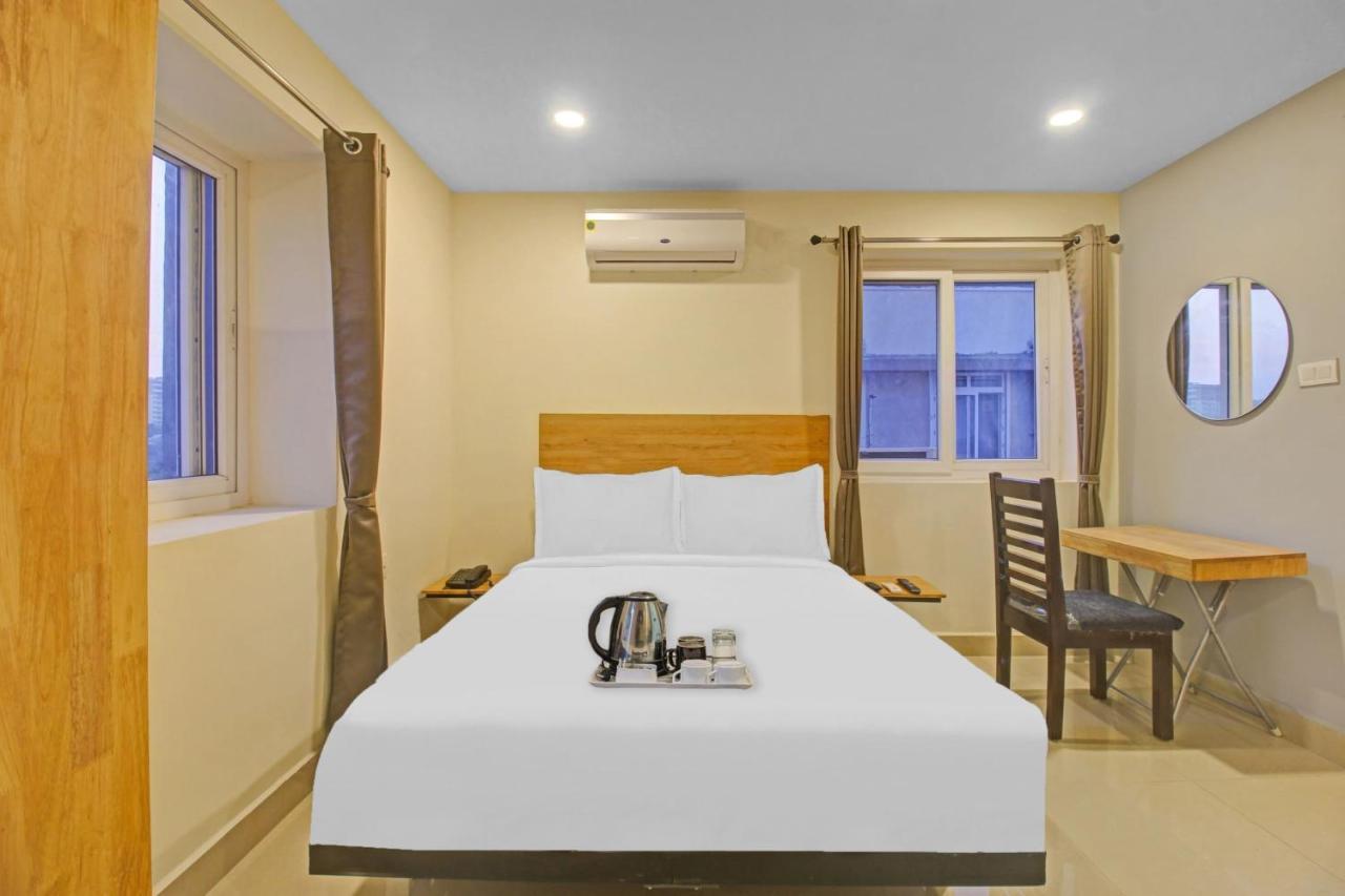 Super Townhouse Whiteridge Gachibowli Near Aig Hospital Hotel