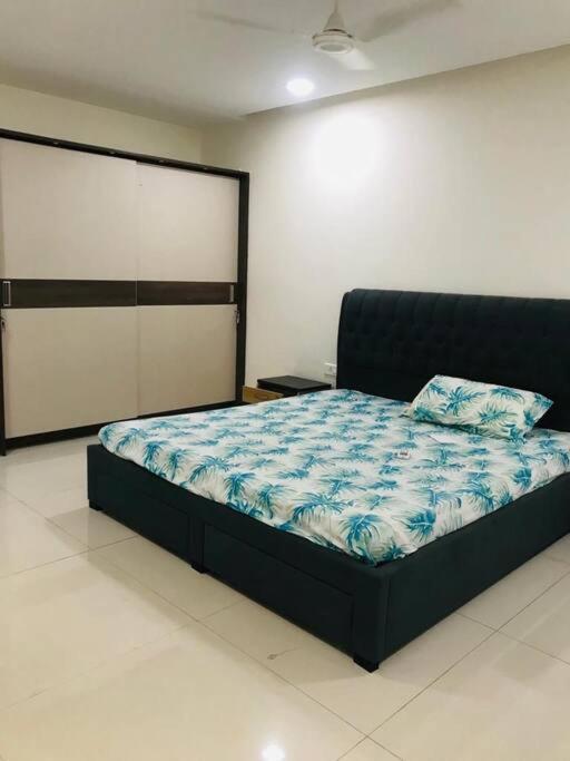Serviced At Movie Towers Kokapet Apartment *